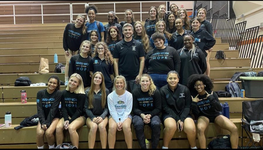 Sunlakes girls weightlifting team before competing in one of their many meets of the 2022 season.