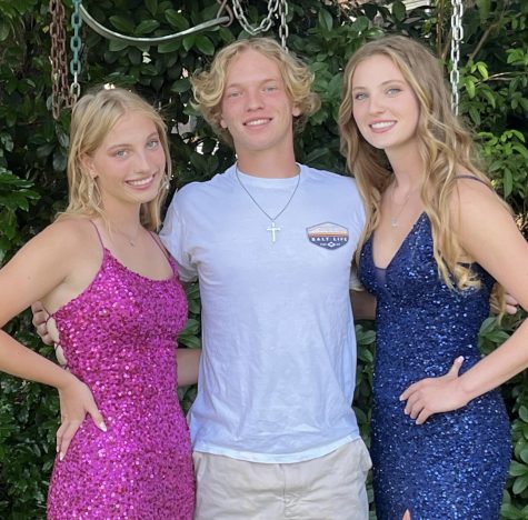 Jeffrey Vandiver poses with his sisters for a picture.