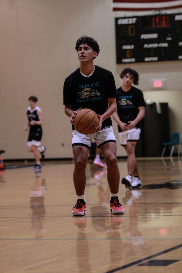 Junior Ricardo Diaz-Torres about to score in one of the recent basketball games. 