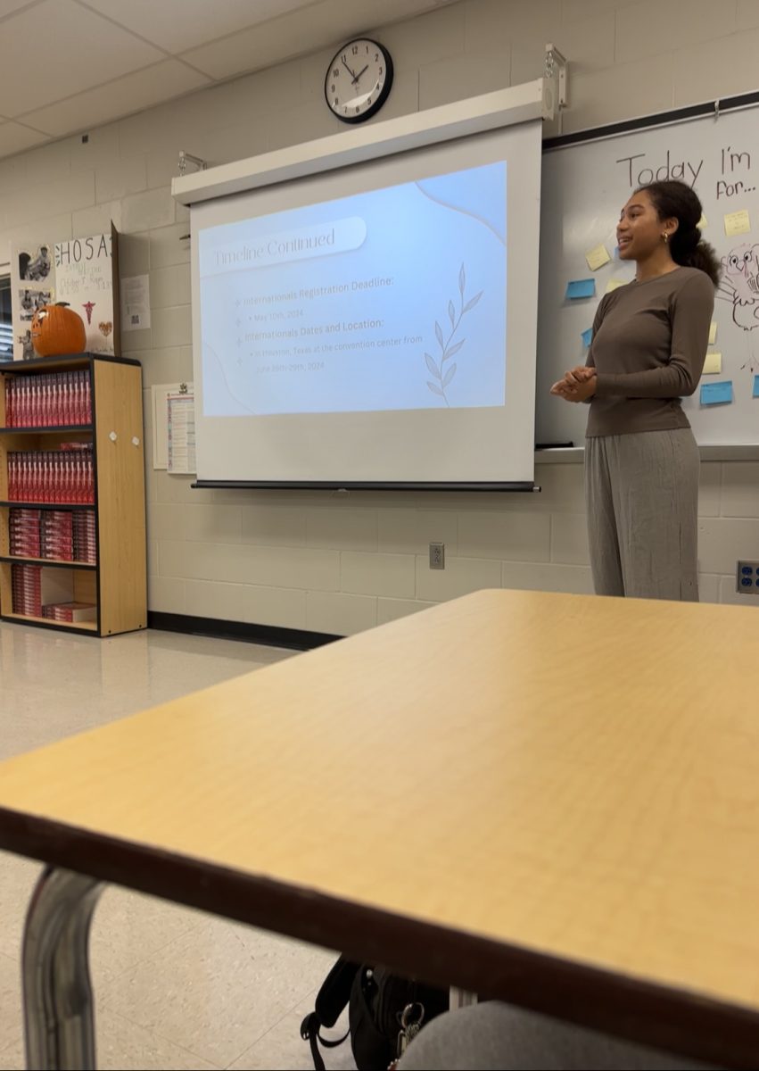 One of the Sunlake High School CNA members that holds a leadership position, presenting new ideas to the members in their meeting on Tuesday, November 14th, 2023.