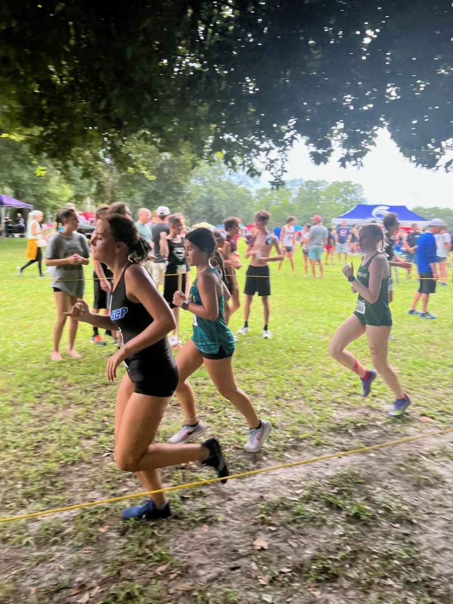 Anna Connett (middle female) racing two others in a 5K.