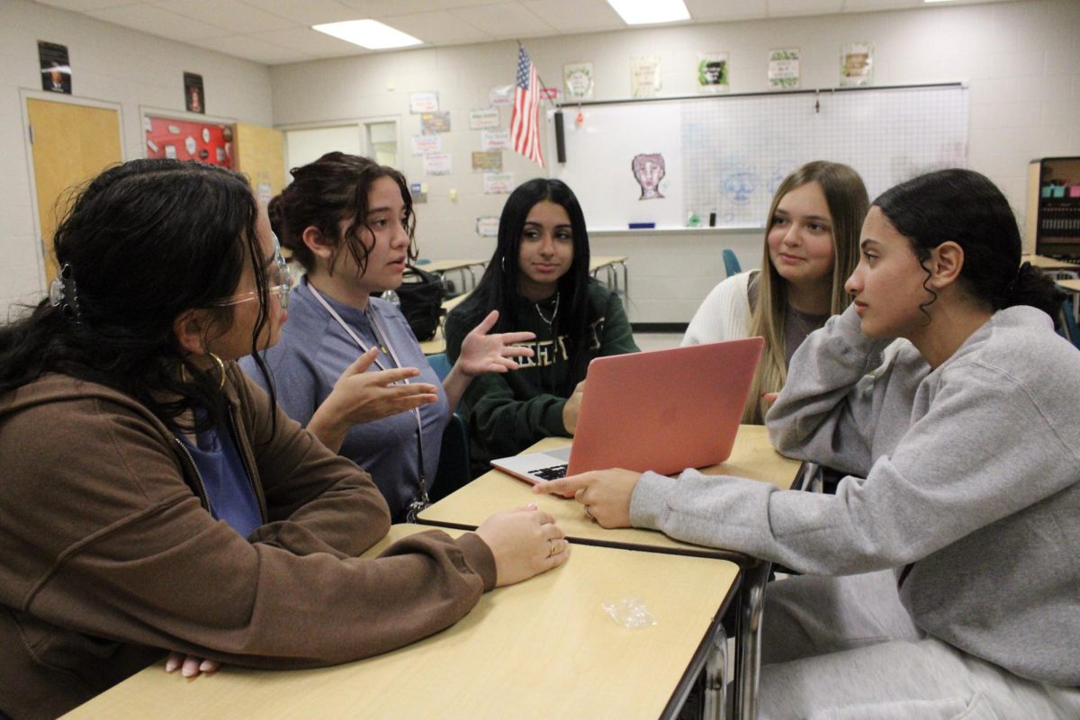 In this picture Heidimar and the rest of the HHS officers are having a meeting. Going from left to right its Sofia Tallado, Claudia Alvarez, Gaby Arista, Jannah Dedic, and Heidimar Rivera. Heidimar said, "The entire club communicates so well with each other so there is'nt much confusion."