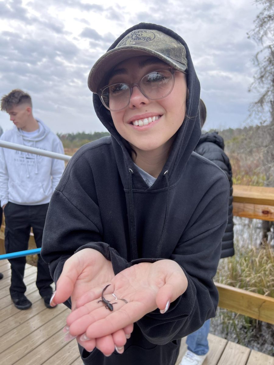 Anna Seidelman posing with a lizard on the APES feild trip.