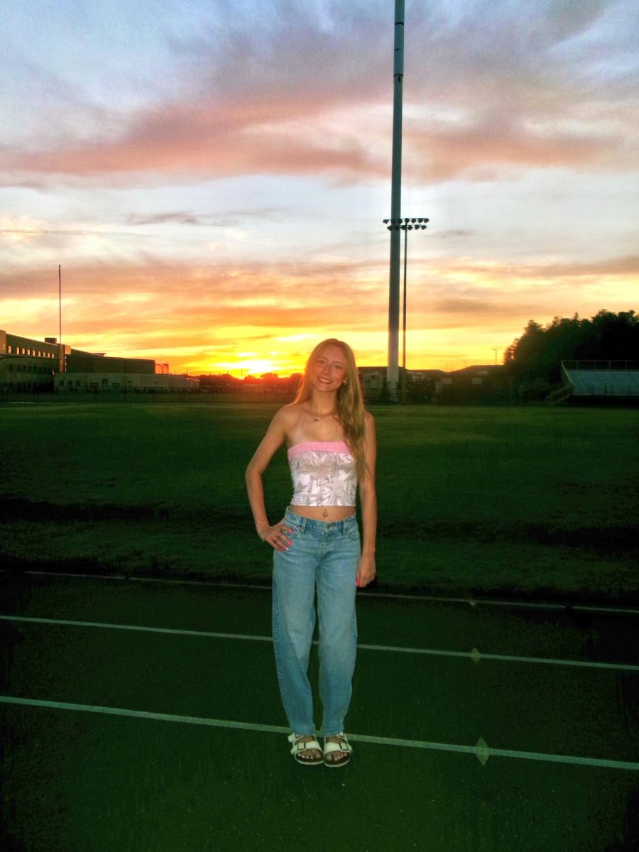 Layah posing for a photo at senior sunrise.