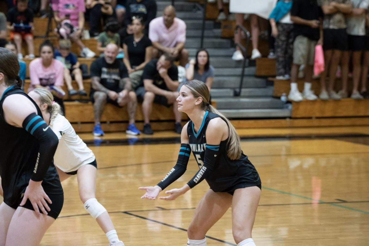 Ava Zalta is serving for the seahawks.