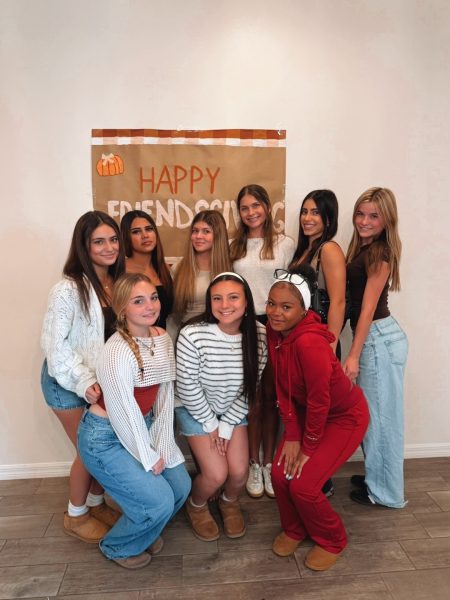 Alexis Keith with her friends celebrating Friendsgiving together.